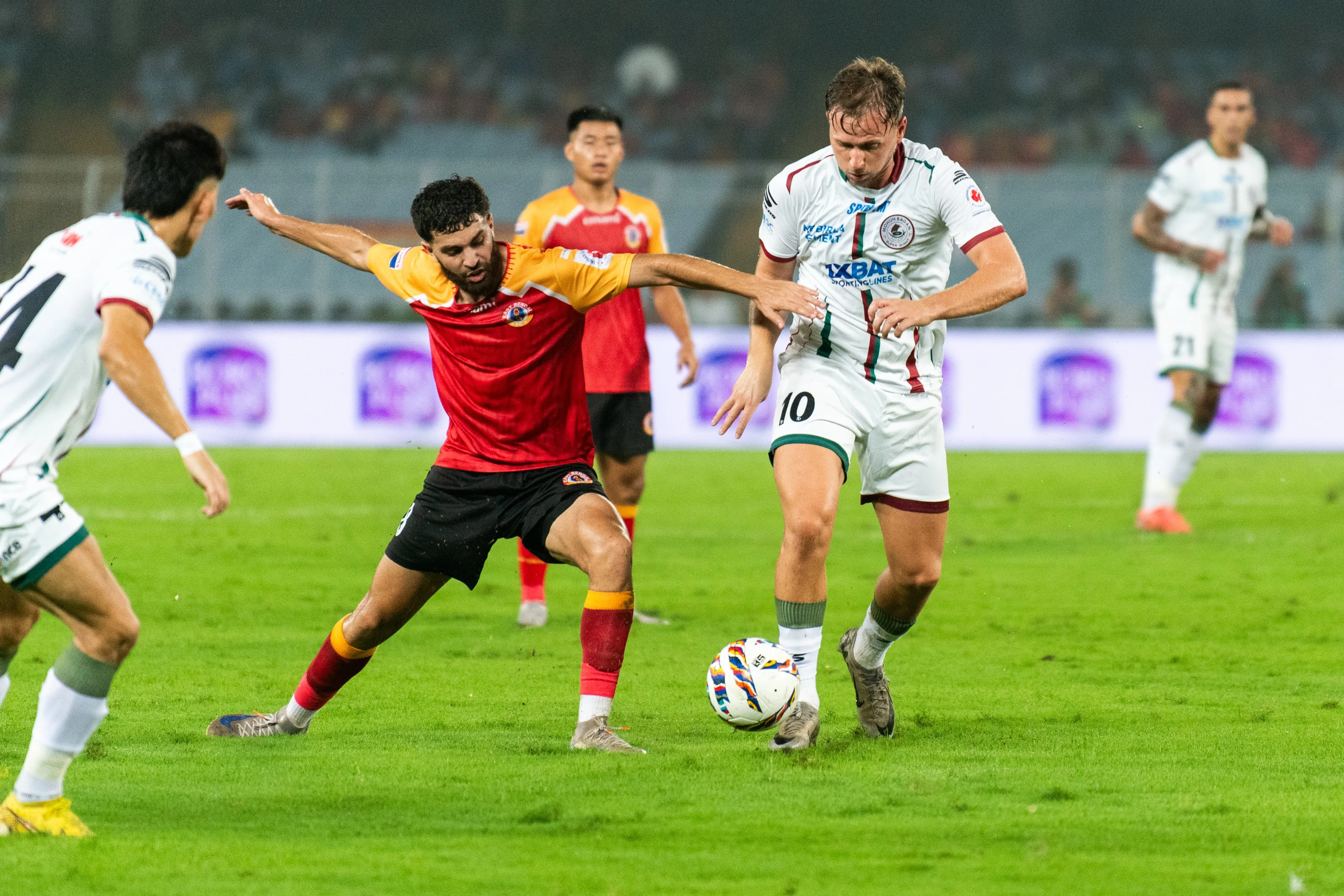 ISL 2024-25 | East Bengal FC vs Mohun Bagan Super Giant | LIVE scores, News and Updates-sportzpoint.com