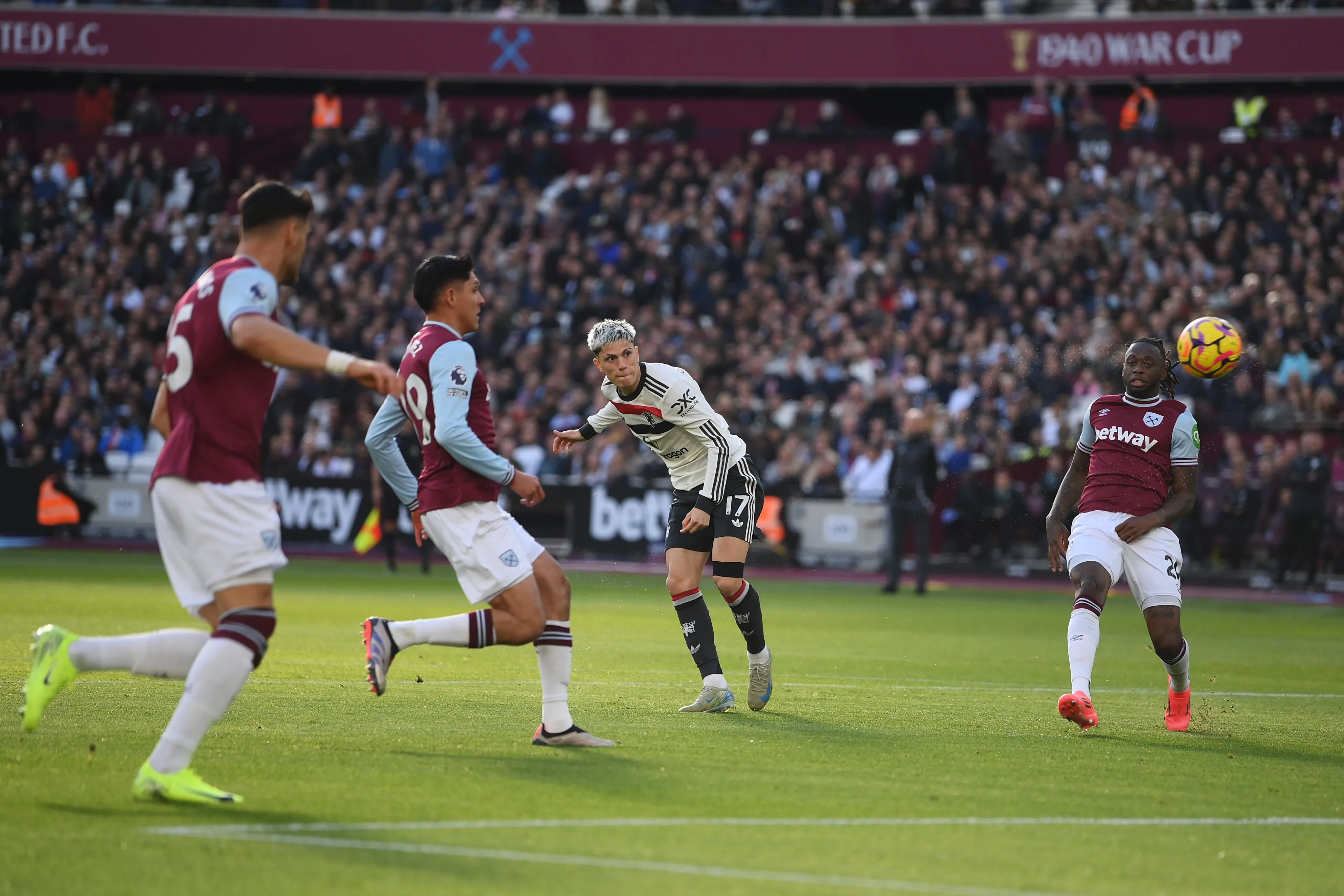 West Ham United vs Manchester United Premier League 2024-25 live scores, news and updates - sportzpoint.com