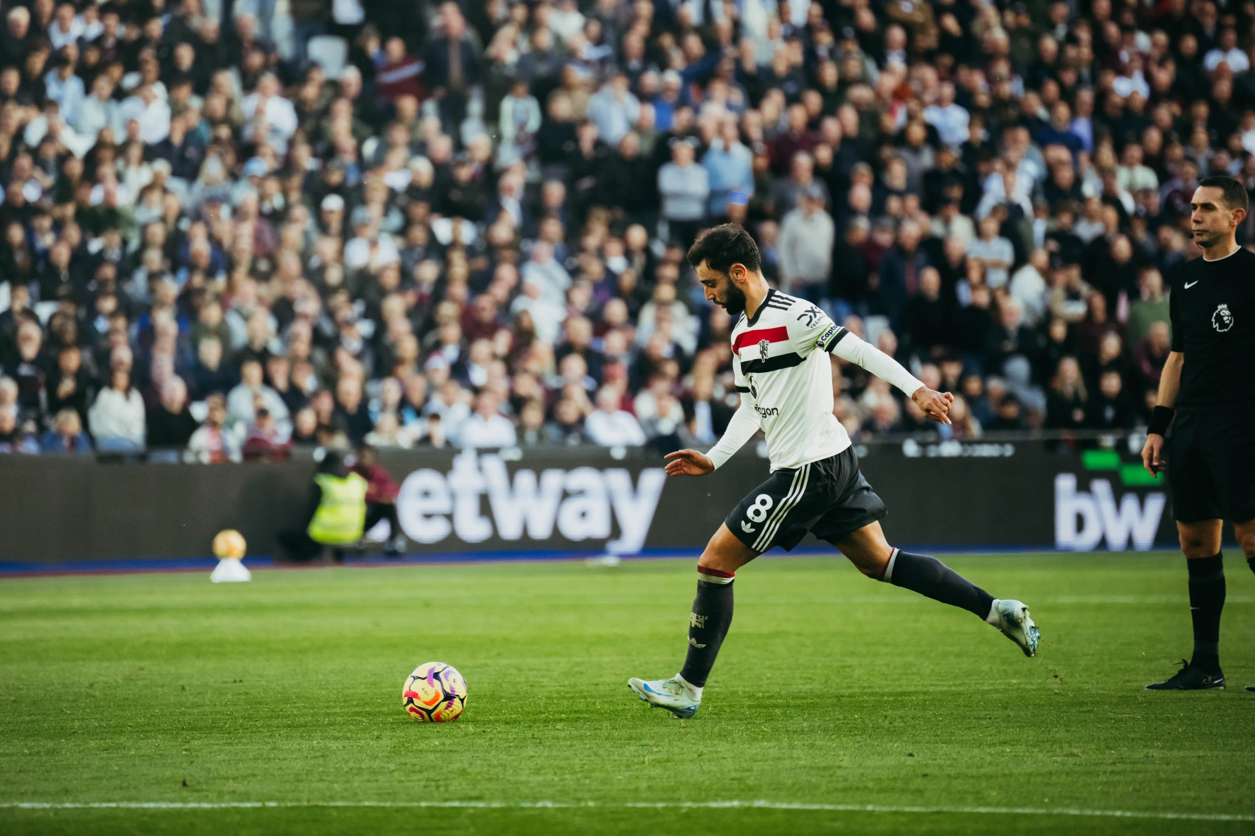 West Ham United vs Manchester United Premier League 2024-25 live scores, news and updates - sportzpoint.com