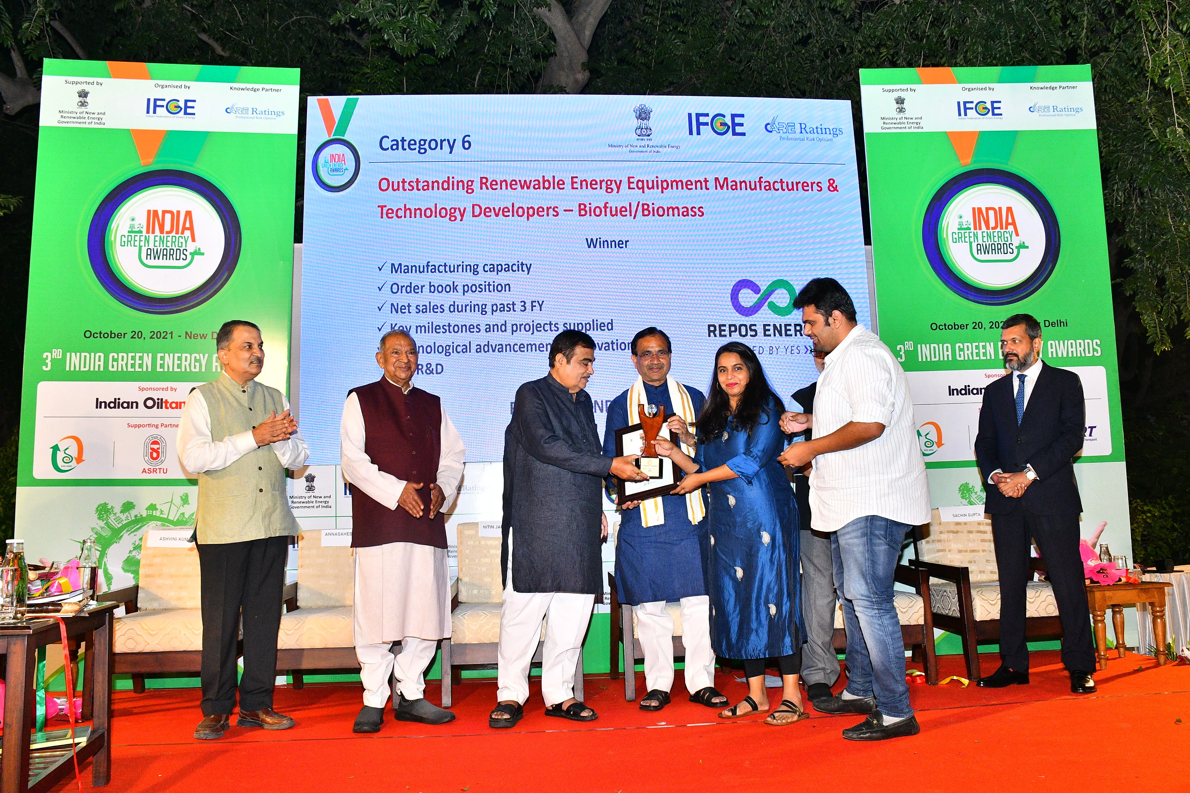 Aditi & Chetan with Union Minister Nitin Gadkari