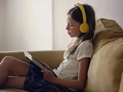 Love hearing Audiobooks! Have a look at these 6 best, cheap or free audible alternatives to gain knowledge & for quality leisure time: