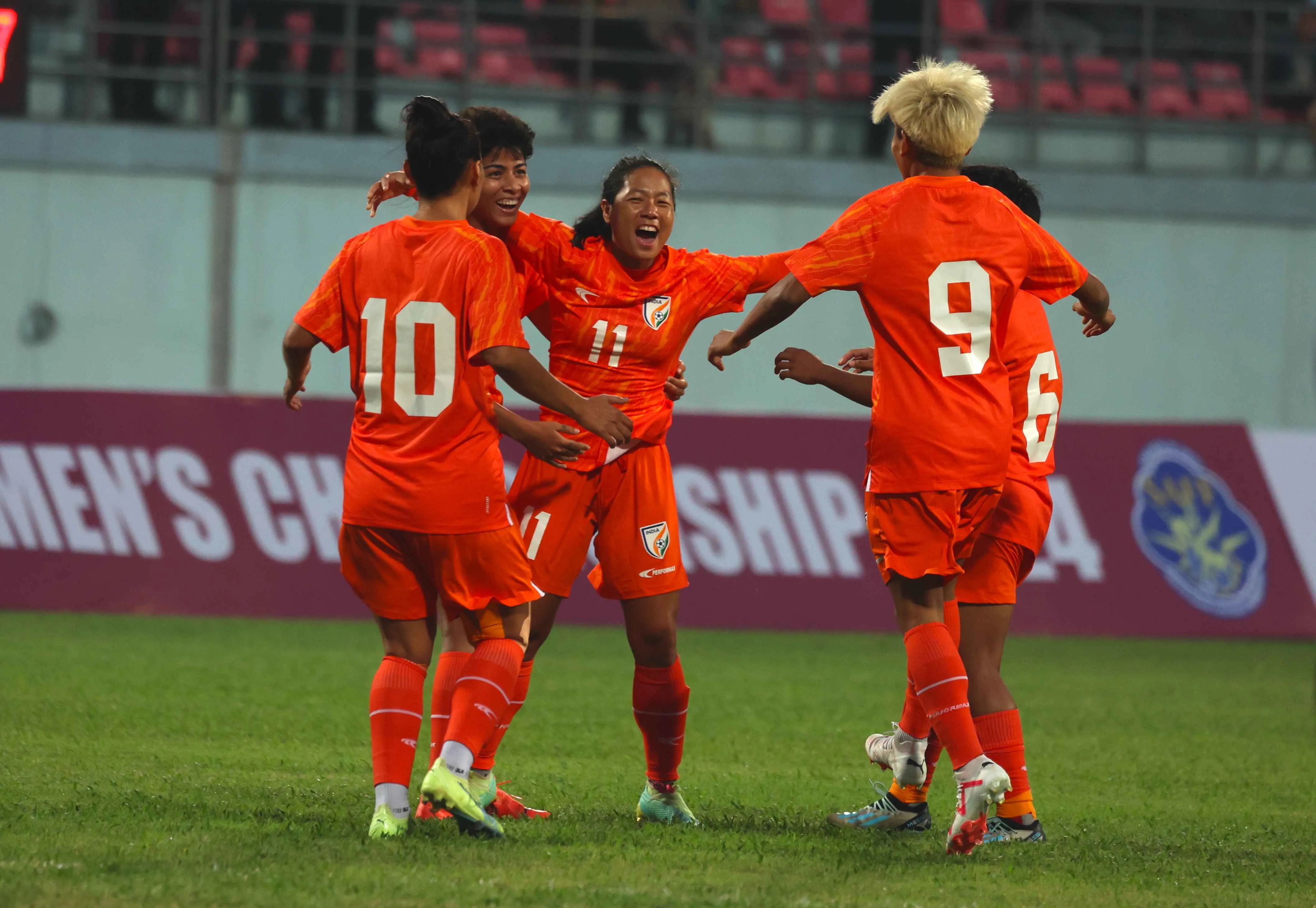 Grace Dangmei celebrate with her team mates after scoring against Pakistan- Sportz Point.com