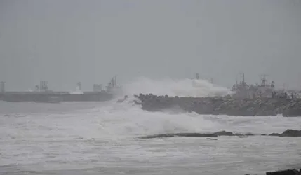 12-cyclone-phailin3.jpg