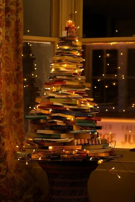 ADORABLE Christmas Trees Inspired by Books - A Treat for Booklovers! -  Bookish