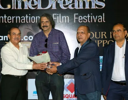 CineDreams FilmFest Mehul Kumar, Ayub Khan honour journalist Chaitanya Padukone while Yogesh Lakhani watches