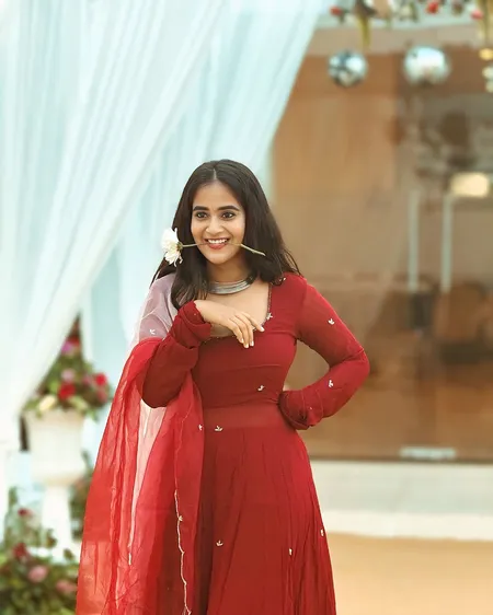  Sunaina poses  latest pics with flower