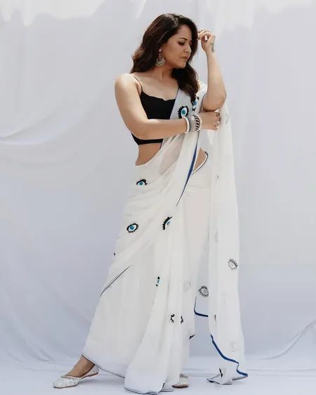 anasuya white saree photos
