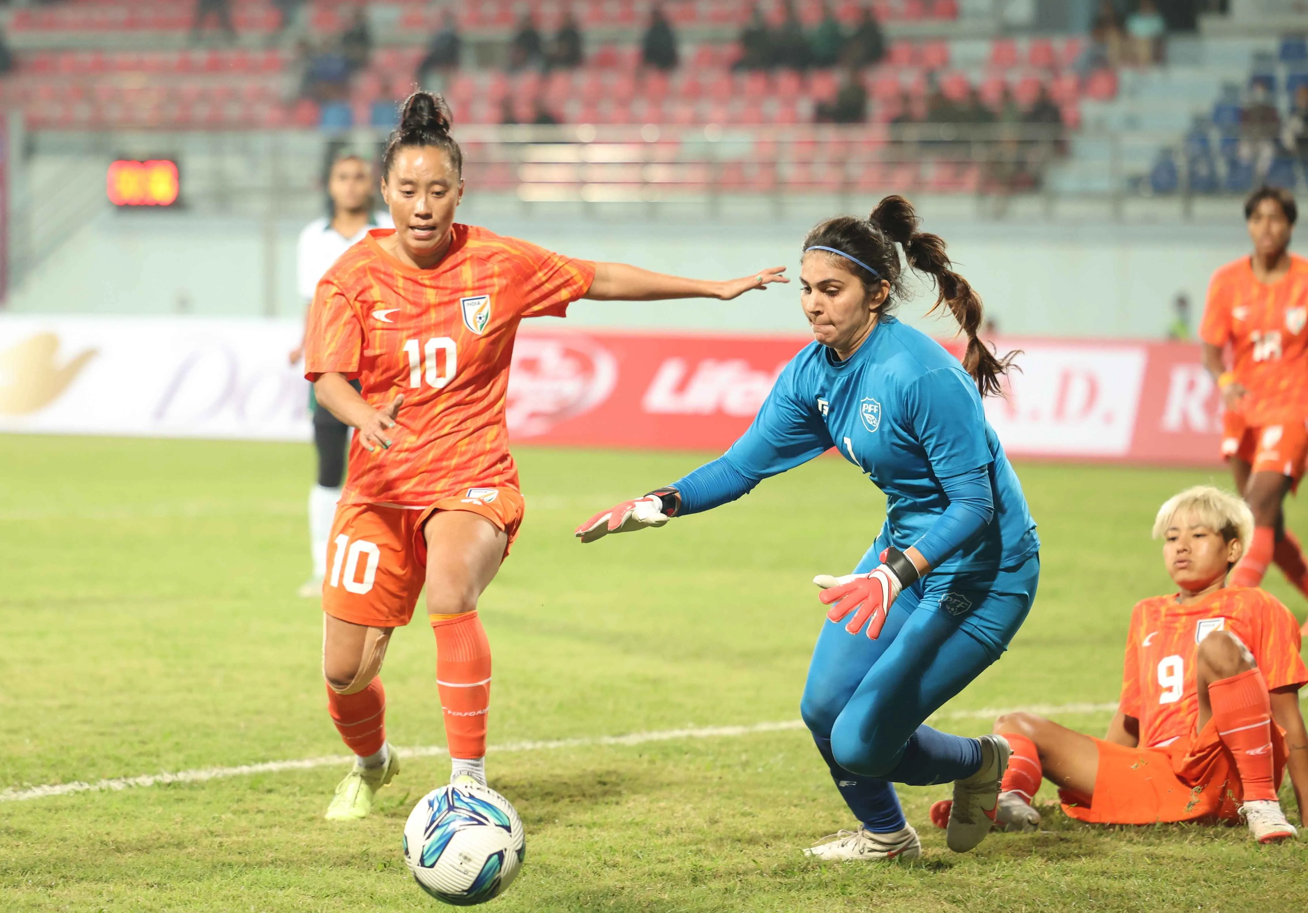Bala Devi of india going past the keeper to score- Sportz Point.com
