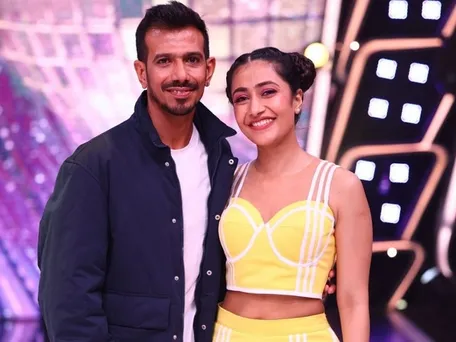 Yuzvendra Chahal in Jhalak Dikhla Jaa Dance Reality Show for Dhanashree  Verma Video | Watch: धनश्री को सपोर्ट करने पहुंचे युजवेंद्र चहल, 'झलक दिखला  जा' के सेट पर हुई खूब मस्ती