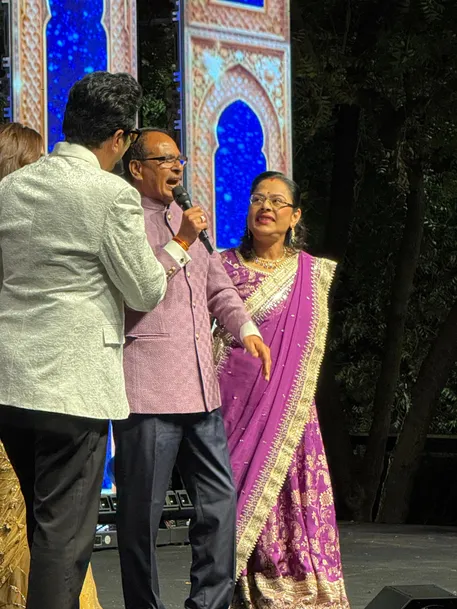 संगीत सेरेमनी के दौरान कृषि मंत्री शिवराज सिंह चौहान ने गाना भी गाया।