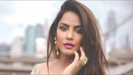 Neetu Chandra Salaried Wife: नीतू चंद्रा का दावा, बिजनेसमैन 25 लाख रुपए में  बनाना चाहता था 'सैलरीड वाइफ' - Neetu Chandra says once a businessman  offered her 25 lakh rupees to become