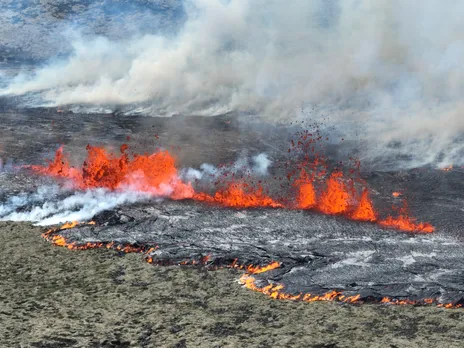 Icelandic volcano erupts near capital | Reuters