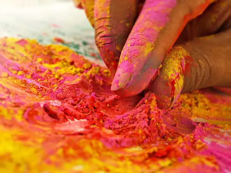 HOli Colours: Holi 2023: Don't let colours dampen your festive mood, this  nail care guide will come in handy - The Economic Times