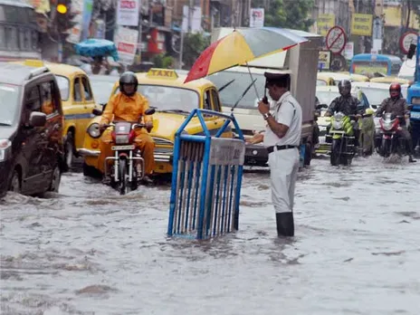 Torrential rain lash Kolkata, many areas waterlogged - The Statesman