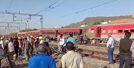 Sabarmati-Agra-Superfast-Train-Derailed