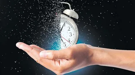 सफल और सुनहरे भविष्य के लिए टाइम मैनेजमेंट क्यों है जरूरी, कैसे करें मैनेज,  जानें यहां - Tips For Time Management