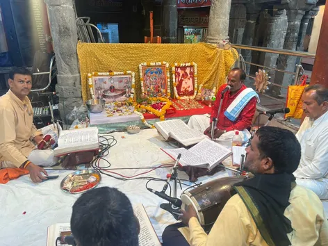 The temples were attractively decorated in the appearance festival of  Hanuman ji. | हनुमान जयंती पर मंदिरो में भक्तों की भीड़: हनुमान जी के  प्राकट्य उत्सव में मंदिरों को आकर्षक ...