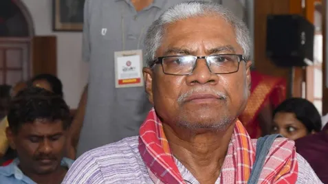 Manoranjan Bapari: 'গণহারে বিজেপি থেকে তৃণমূলে ঢুকছে' এবার দলবদলুদের নিয়ে  বিস্ফোরক মনোরঞ্জন - Bengali News | TMC MLA Manoranjan Bapari sharply  reacted on BJP Leaders joining in Trinamool ...