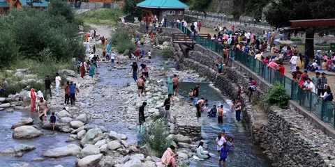 Heatwave Continues In Kashmir, Srinagar Hotter Than Jammu