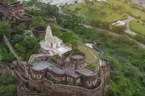 Mahashivratri 2024: जयपुर से भी पुराना है यह मंदिर, यहां अदृश्य हो जाती हैं  शिव परिवार की मूर्तियां | Miraculous Temple Mahashivratri 2024 Ek lingeswar  mahadev mandir older than Jaipur idols of
