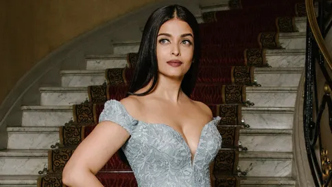 Aishwarya Rai Bachchan And Aaradhya Bachchan Arrive At Cannes 2019 | VOGUE  India | Vogue India