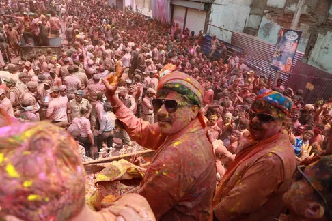 मध्य प्रदेश में रंगपंचमी की घूम, इंदौर में निकाली गई एतिहासिक गेर, रंगों  में डूबे कई शहर, देखें शानदार PHOTOS - Rangpanchami celebration in Madhya  Pradesh world famous ...