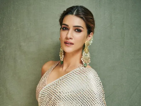 This will be the first film, which will ride on my shoulders', says Kriti  Sanon talking about her upcoming film 'Mimi'