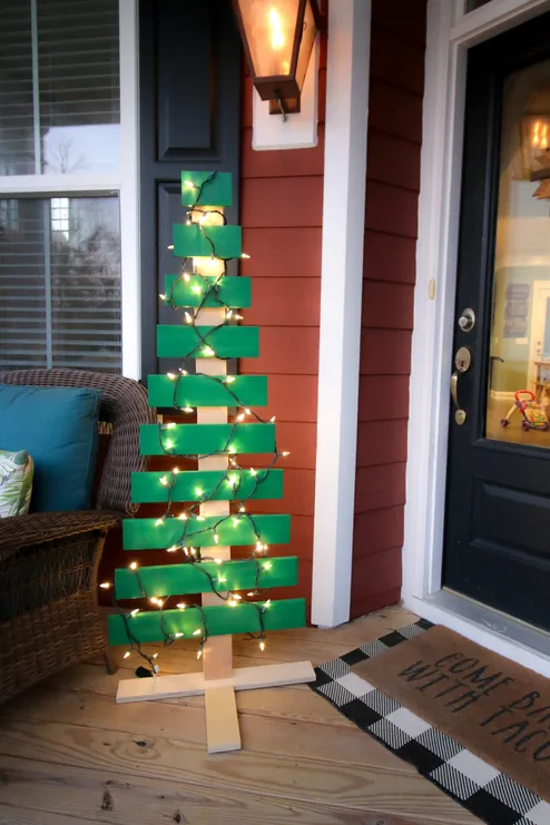 How to make a DIY wooden Christmas tree