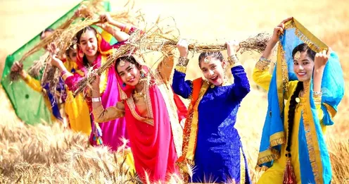 Baisakhi Special: Know Why Celebreate Vaisakhi On 13 April - Amar Ujala  Hindi News Live - #happybaisakhi:मुक गई फसलां दी राखी जट्टा आई बैसाखी,  पढ़िए हम क्यों मनाते हैं ये पर्व?