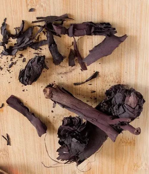 Alkanna Tinctoria Black Dried Ratanjot Root at ₹ 1000/kg in New Delhi | ID:  2848987153533