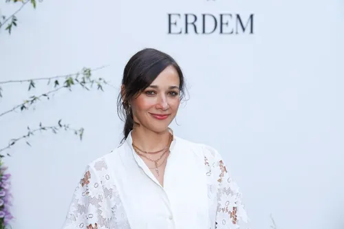 rashida jones fringe hair side swept
