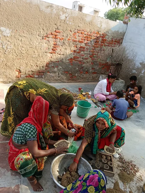 mathura pic cowdung