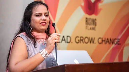 female disable comedian of india