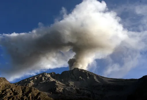 Ubinas volcano set to trigger state of emergency in Peru | Volcanoes News |  Al Jazeera