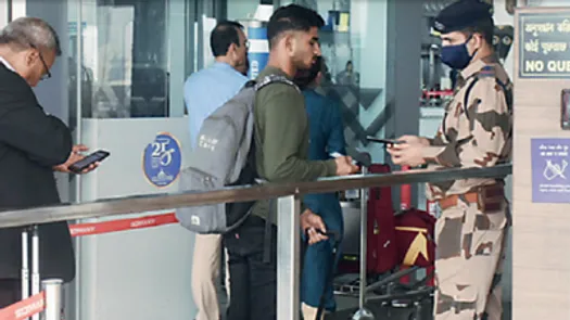 Cisf: Cisf Personnel To Report An Hour Early To Tackle Early Morning Flyer  Rush | Kolkata News - Times of India