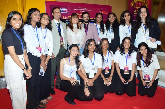 Devashish Sargam ,Sonal Arora ,Suharsh Raj with volunteers