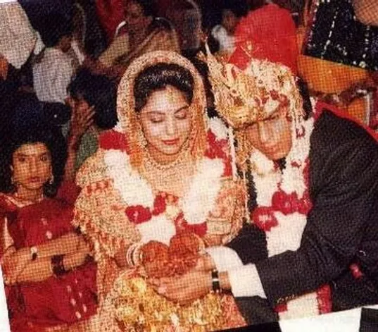 Shahrukh Khan and Gauri Khan's wedding day | Shahrukh khan, Khan, Vintage  bollywood