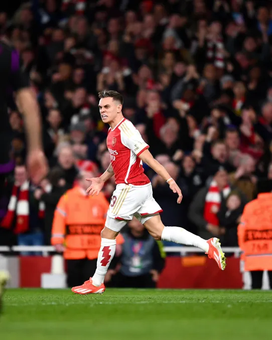 Leandro Trossard celebrates after scoring the equaliser