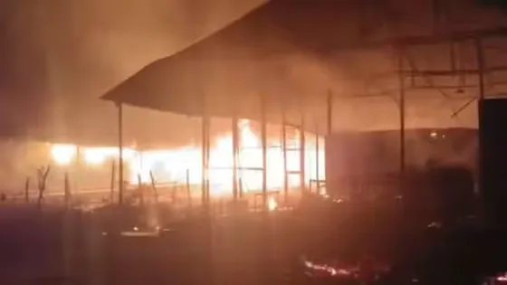 Chhattisgarh News: बीजापुर में गर्ल्स हॉस्टल में लगी भीषण आग, इलाके में अफरातफरी