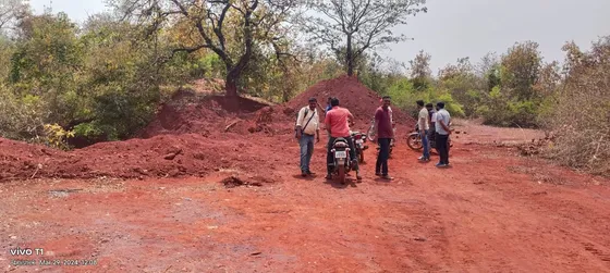 Jabalpur News : रेड ऑक्साइड के लिए माफिया ने खोद डाला जंगल, पेड़ों को काट बना लिया था रास्ता