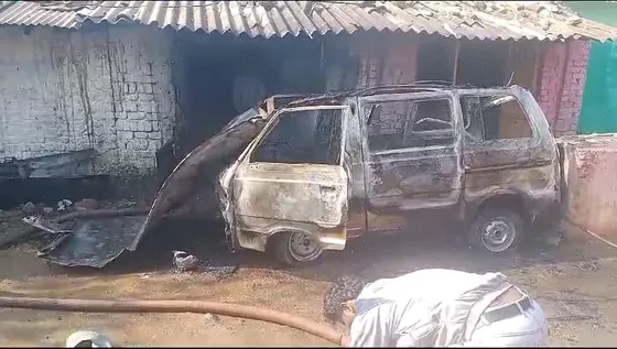 Jabalpur:ओमनी वैन में अवैध रूप से गैस रिफिल करते वक्त लगी आग