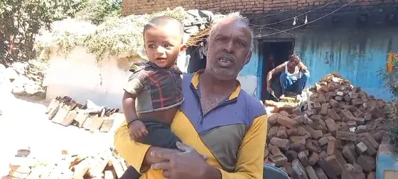 Jabalpur News: चीटियों से परेशान व्यक्ति ने खुद तोड़ डाला अपना मकान