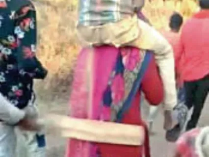 MP में महिला के साथ बदसलूकी:गुना में गर्भवती के कंधे पर लड़के को बैठाकर 3 किमी घुमाया, रास्तेभर डंडे-पत्थर मारते रहे