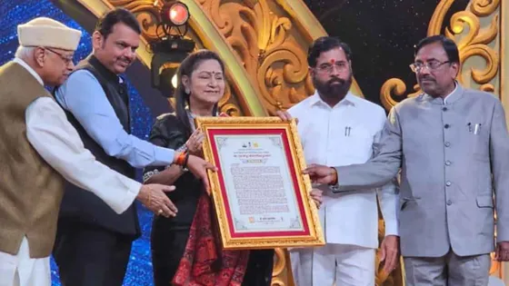 Aruna Irani reveals why-- State Govt  Award in memory of ‘showman’ Raj Kapoor  presented to her by Maha-State C.M.--- is  super-sentimental for her?  By Chaitanya Padukone (Sr. Journalist)