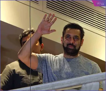 Salman looked emotional while meeting his fans on his 58th birthday