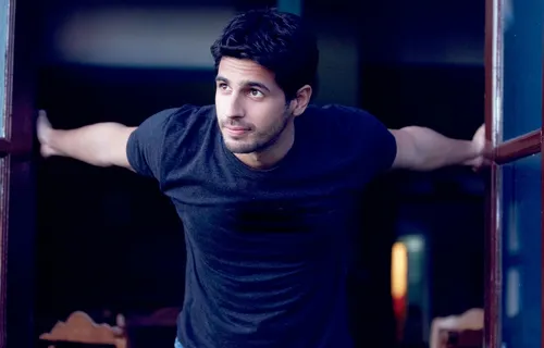 SIDHARTH MALHOTRA CAME BACK ON TWITTER ON THIS ACTOR'S DEMAND!
