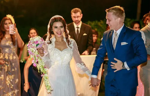 AASHKA AND BRENT HITCHED FOR LIFE
