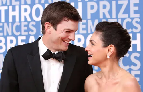 ASHTON KUTCHER AND MILA KUNIS TOOK 17 YEARS TO MAKE A STELLAR RED CARPET APPEARANCE