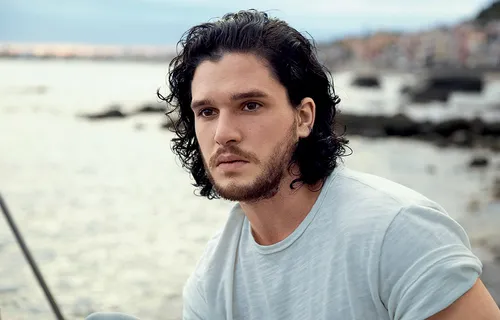 DOES KIT HARINGTON DESERVE TO BE IN THE WORST-DRESSED LIST?