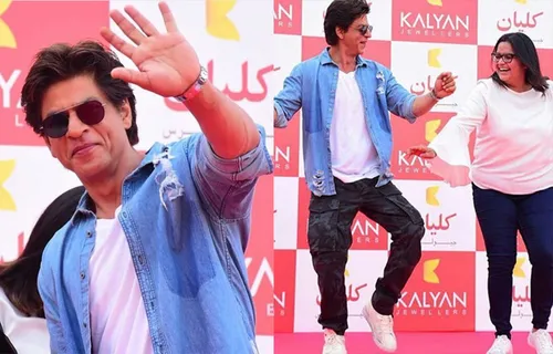 SHAH RUKH KHAN ENTHRALLS FANS AT AN EVENT IN DUBAI, WATCH VIDEOS